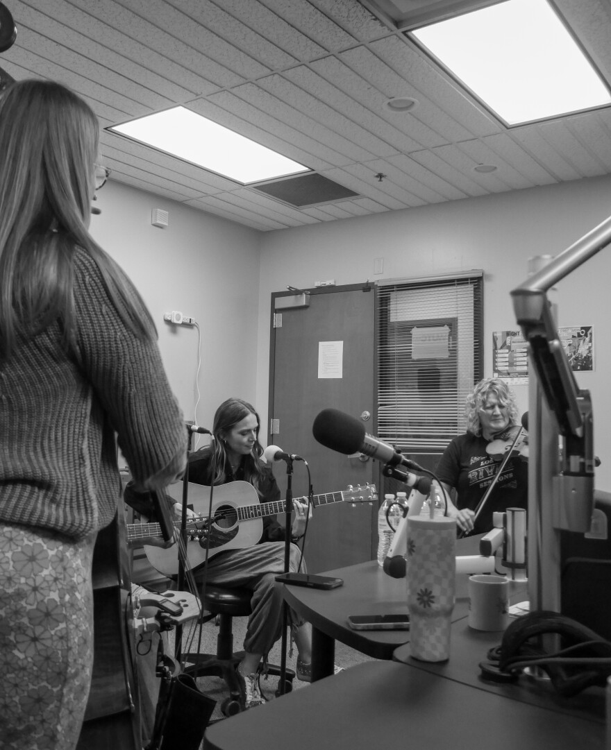 Sister Sadie - live on WUTC with Richard Winham.