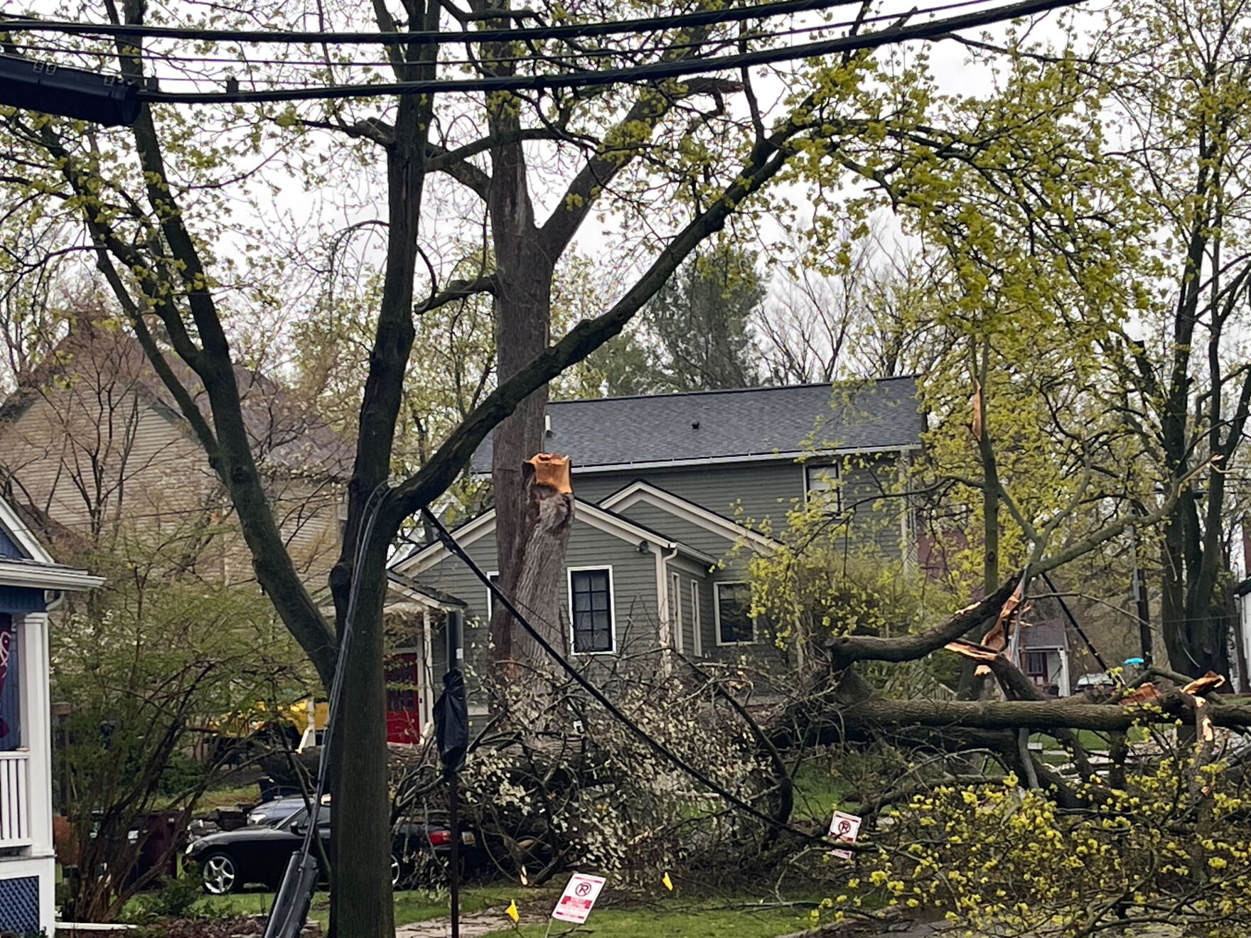 High speed winds leave thousands without power in southern Michigan