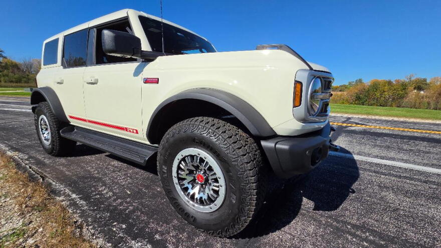 2026 Ford Bronco Outer Banks 4-door 4x4 badge right front