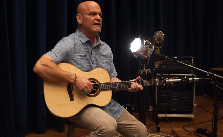 Parry Lamont performing live in WNIJ's Studio A