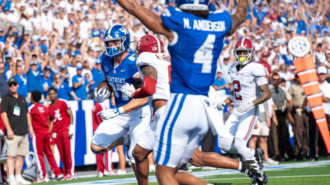 Kentucky tight end Henry Boyer (87) scores a touchdown against Alabama during the first half of an NCAA college football game, Saturday, Sept. 12, 2026, in Lexington, Ky. (AP Photo/Tony Wagner)