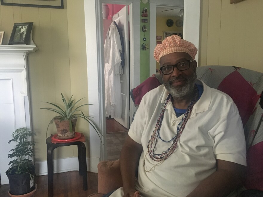 Santero Thomas Edison in his home 