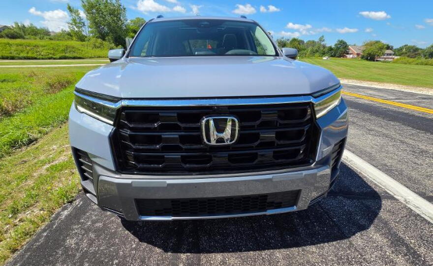 2026 Honda Pilot AWD Elite nose