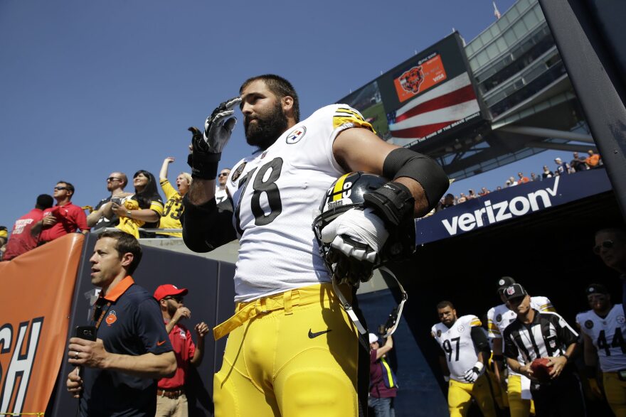 villanueva_steelers_anthem_protest.jpg