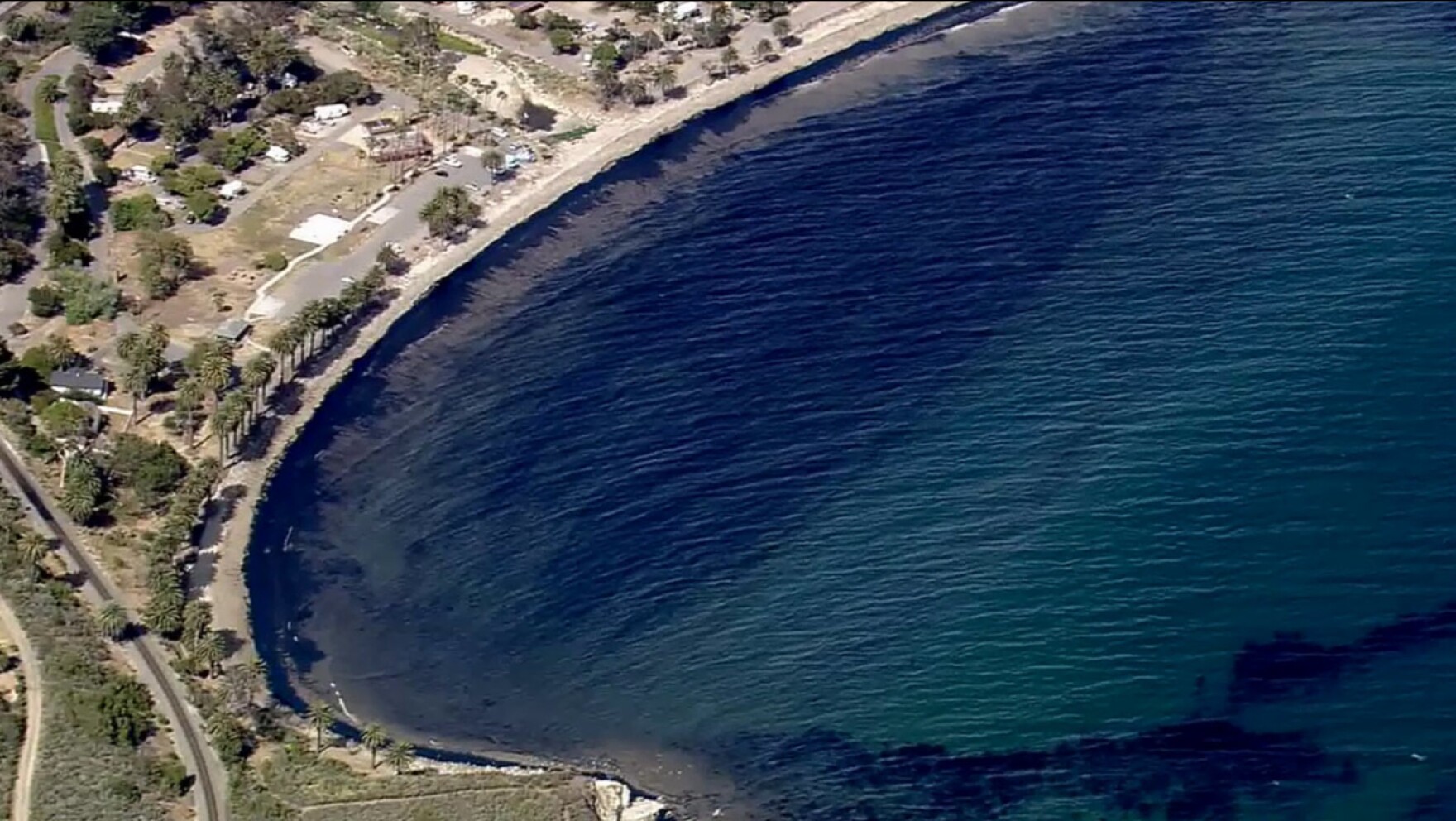 Около побережья. Oil spill in Santa Barbara reason