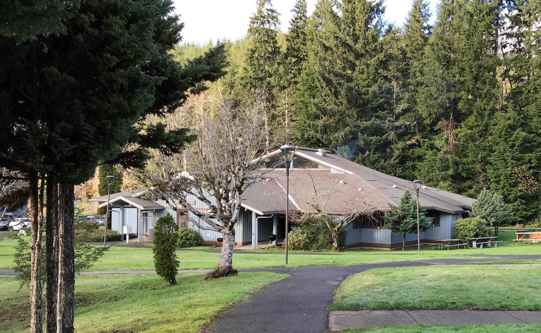 Advocates, neighbors and staff call on Inslee to save medium security