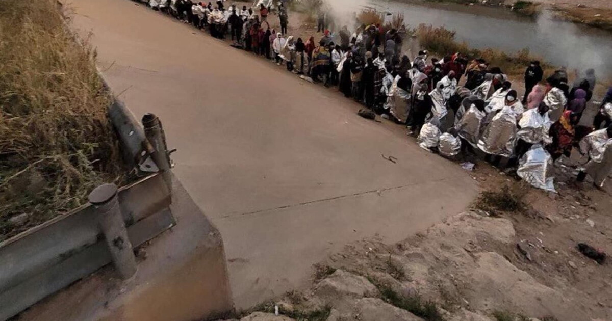 Thousands of migrants crossed into El Paso from Mexico over the weekend ...