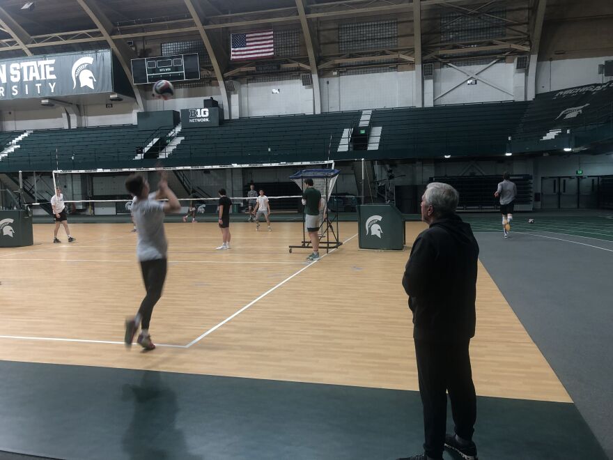 Sante Perrelli looks on as his team practices serving.