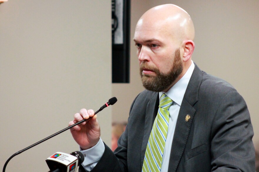 Rep. Robb Greene (R-Shelbyville) said his legislation seeks to curb the "most deceptive, egregious business practice" that third-party food delivery services engage in.