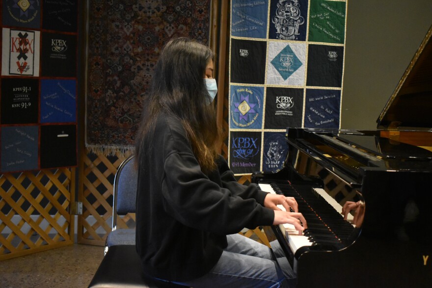 Wei-Yun Chang on piano