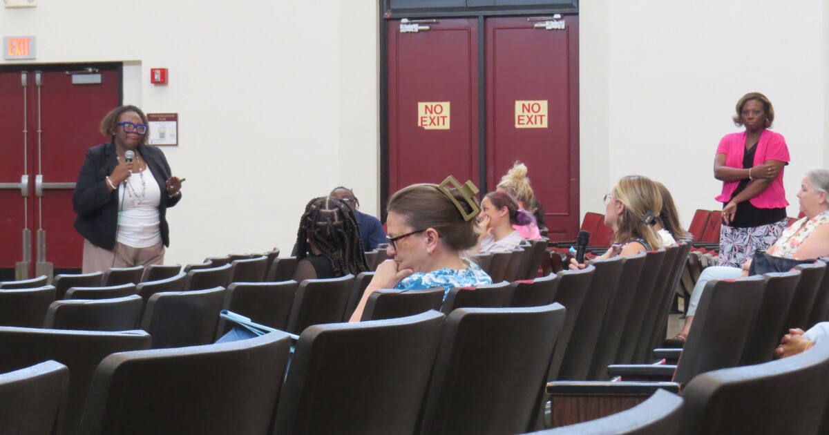 Community gives feedback on district plan at first Cincinnati Public Schools town hall
