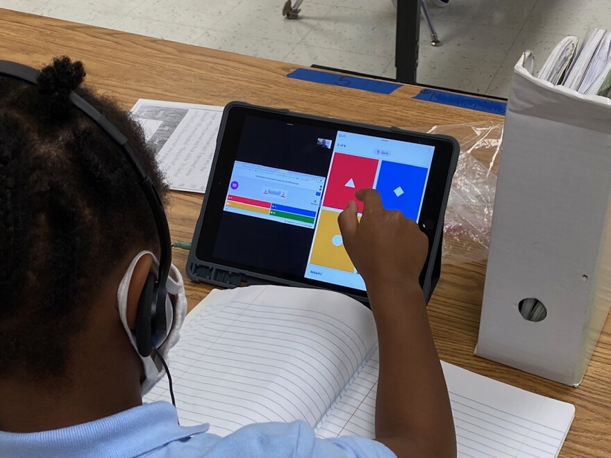An Oakdale Elementary student takes an online reading quiz.