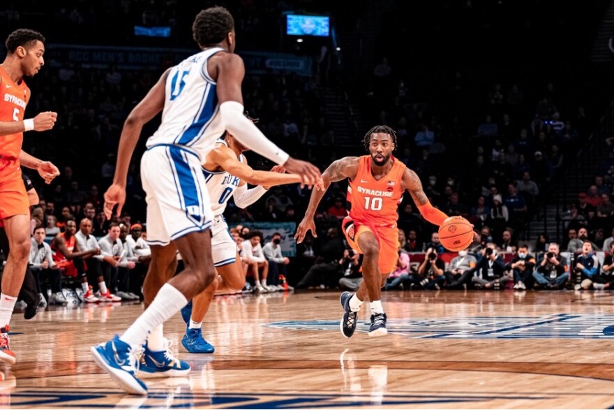 Symir Torrence (0) makes a move against two Duke defenders in SU’s loss.