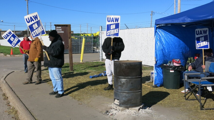 striking John Deere workers outside the Seeding Group in Moline on November 3, 2021