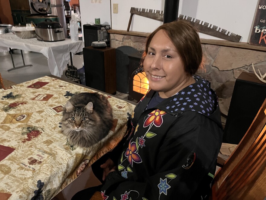 Mila Big Hair with Center Pole