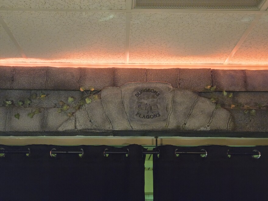 Dungeons and Flagons logo