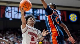 Alabama guard Aden Holloway (2) looks to shoot past Auburn guard Tahaad Pettiford (0) during the second half of an NCAA college basketball game Saturday, March 7, 2026, in Tuscaloosa, Ala. (AP Photo/Vasha Hunt)