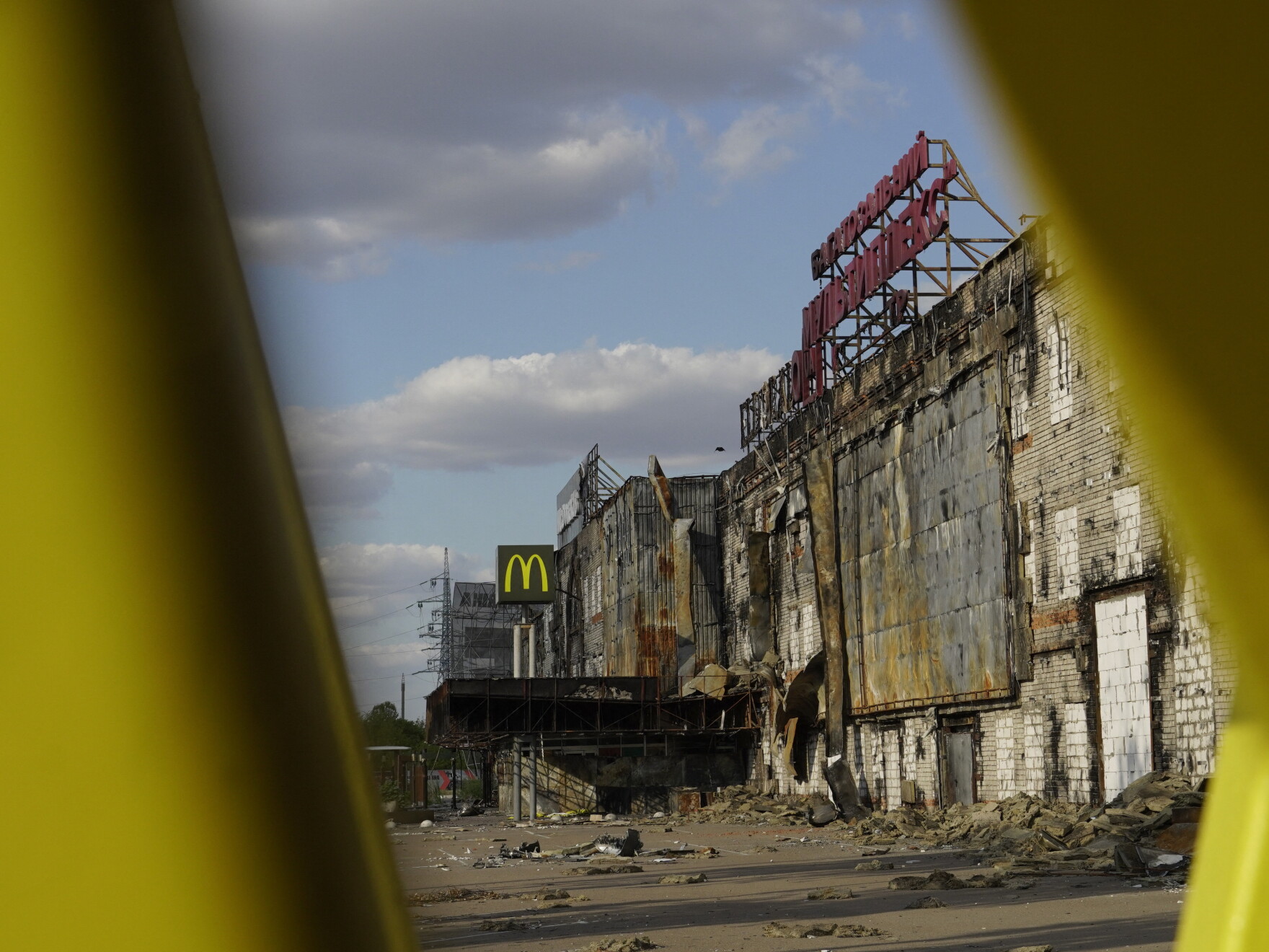 Russian Strikes Target Ukrainian Civilians Amid Air Defense Shortages