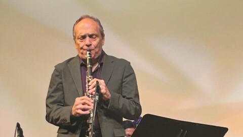 Ken Peplowski plays clarinet at The Oregon Coast Jazz Party October, 2025.