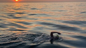 Lura Wilhelm swims the English Channel during sunrise on June 22, 2023.