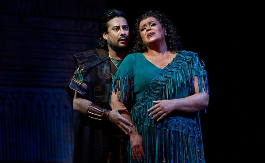 Marcelo Álvarez as Radames and Violeta Urmana as the title character in Verdi's "Aida"