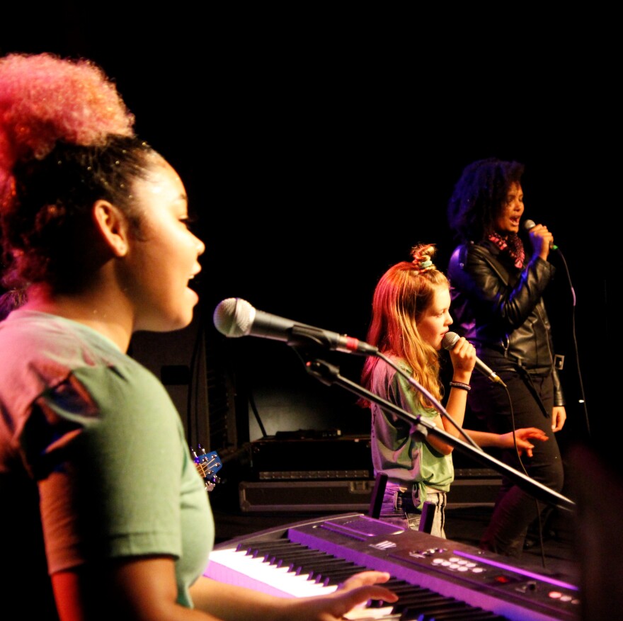girls_rock_2.jpg