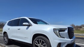 2026 GMC Acadia Denali Ultimate AWD right front