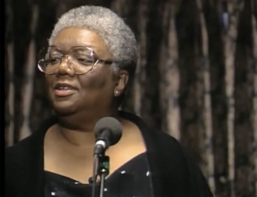 Lucille Clifton reads her poem “Homage to My Hips”