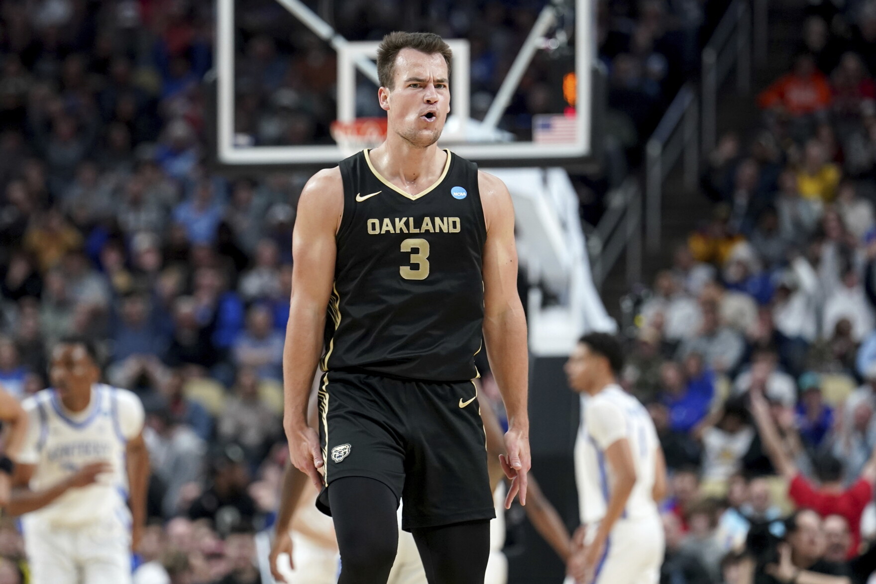Jack Gohlke makes 10 3s as Oakland delivers first true shock of March