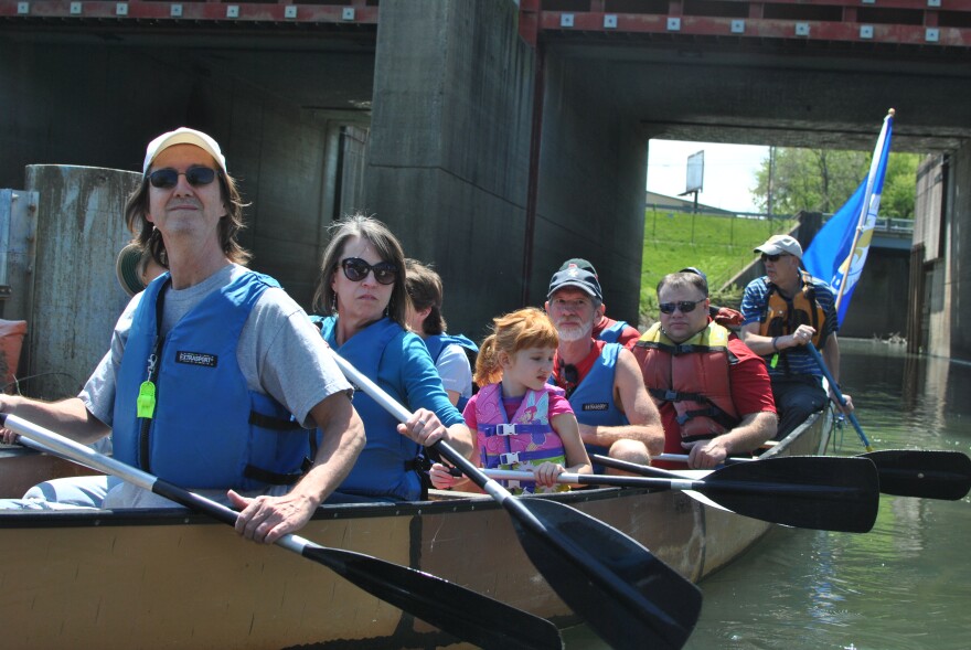 canoe_0.jpg