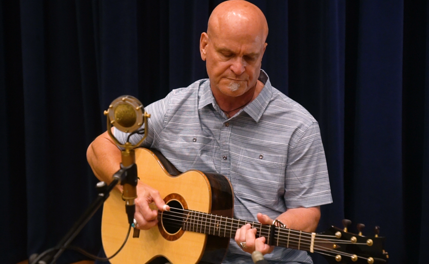 Parry Lamont performing live in WNIJ's Studio A