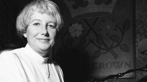 Blossom Dearie sits a piano keyboard in Michael?s Pub, an East Side New York City supper and jazz house on Sept. 1, 1981. Known in some circles as a ?singer?s singer? for her impeccable phrasing, pitch and diction, Miss Dearie makes a fair living serenading sophisticated listeners here and aboard. But she does wish her tunes were more widely known. (AP Photo/Burnett)