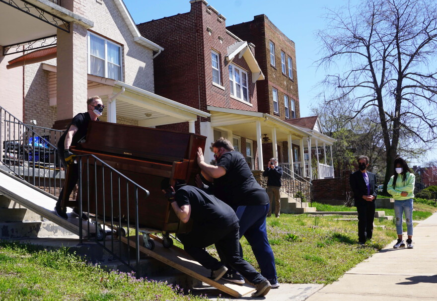 Movers with St. Louis Piano Company made quick work of the Dugger family’s front steps, using ramps as they pushed and pulled the piano up the incline.