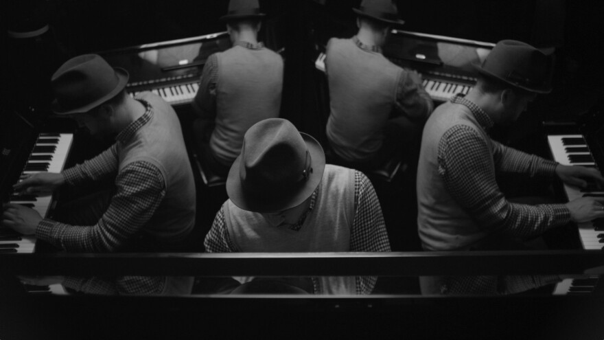 A still from Lorna Simpson's <em>Chess</em>, 2013.