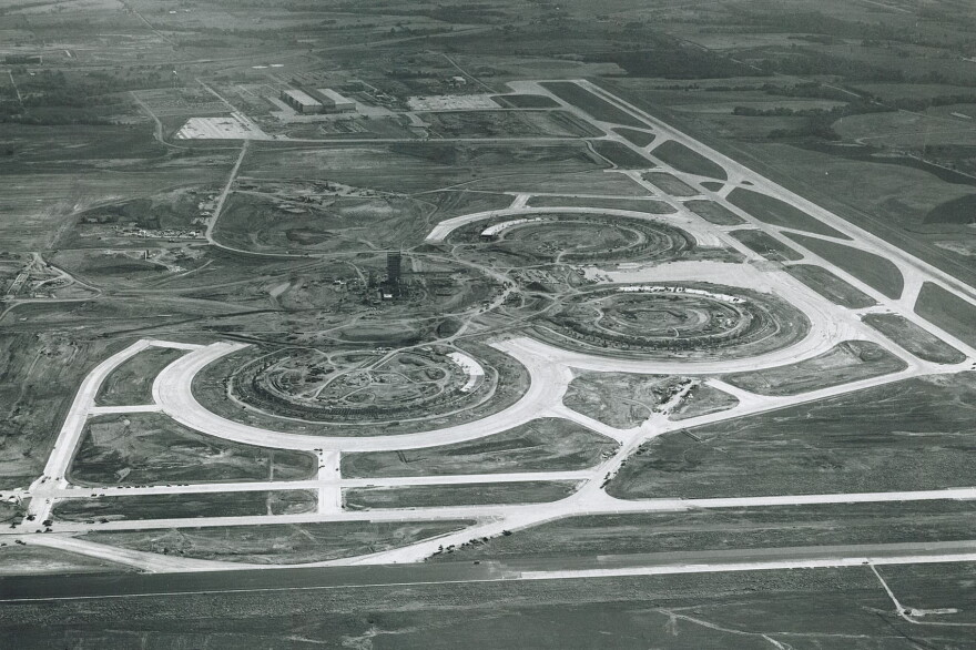 (Courtesy Kansas City Aviation Department)