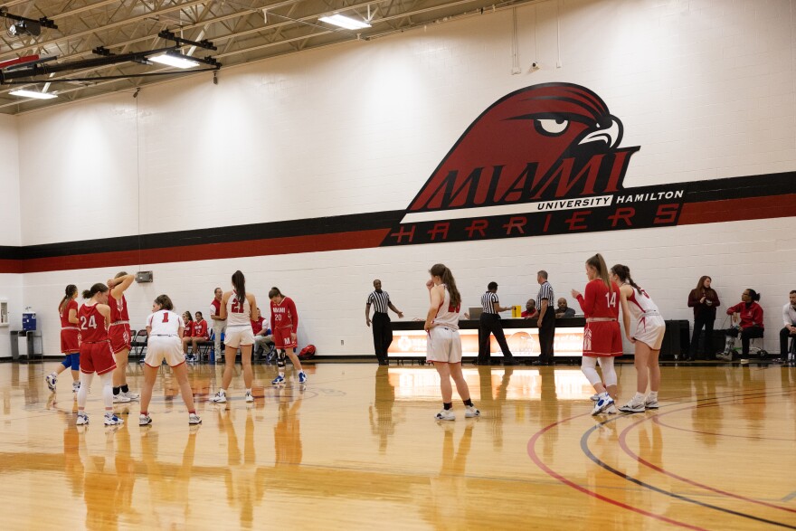 Miami Hamilton Women's Basketball prepares to tip off against Miami Middletown Women's Basketball