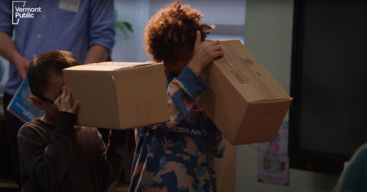 How to make a pinhole viewer for the solar eclipse | Vermont Public