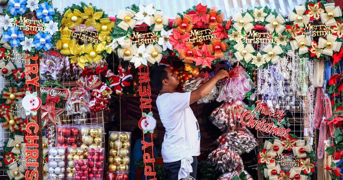 36 led neon prelit merry christmas sign cursive holly outdoor yard Love The Holidays? The Philippines Celebrates 4 Months Of Christmas