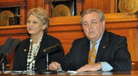Chief Justice John Minton and Deputy Chief Justice Mary Noble unveil new uniform rules governing all family law cases in Kentucky.