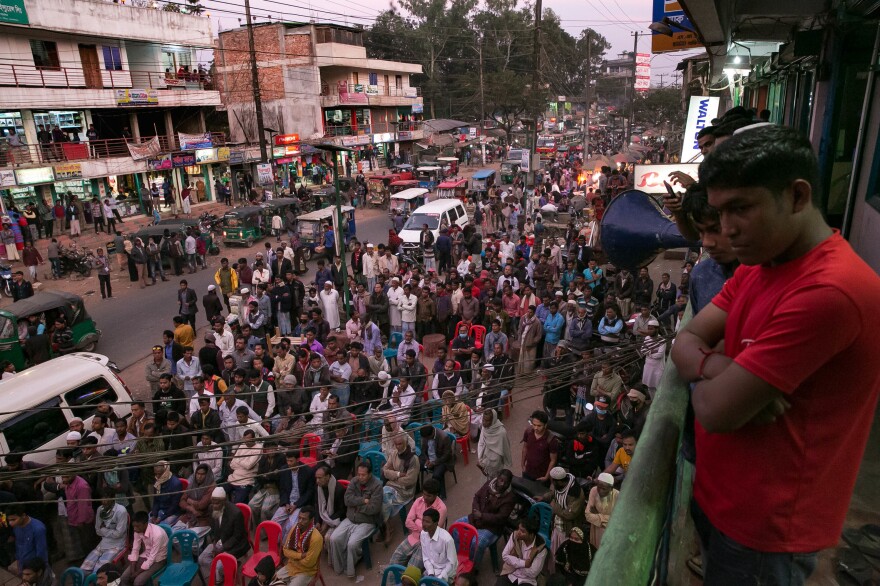 Bengalis protest the influx of Rohingya refugees. They say that humanitarian services are only provided for the refugees and not the local community. Some of them call for the Rohingya to be sent back to Myanmar.