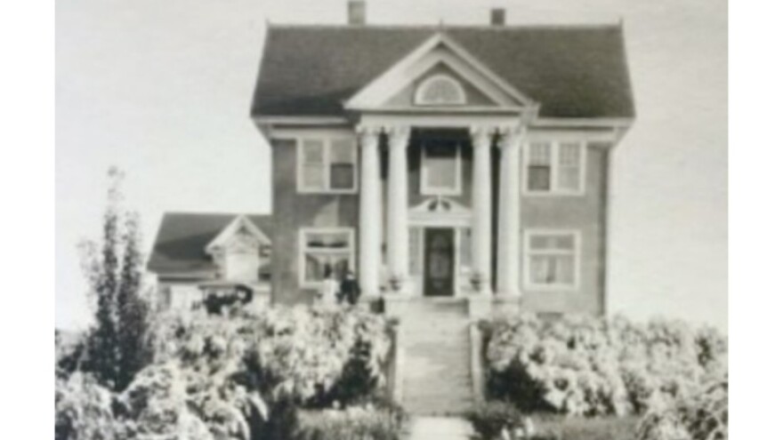 Dean Kendall House at 2350 Leonard in 1910