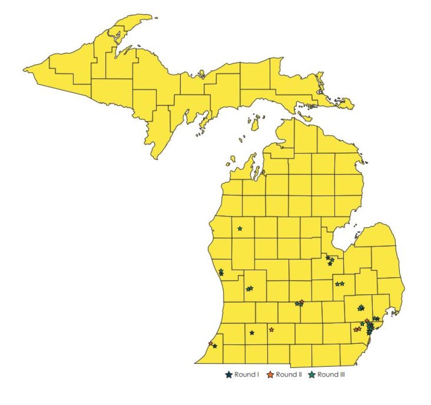 a map of michigan with stars where there are school districts that have partnership agreements with the state 