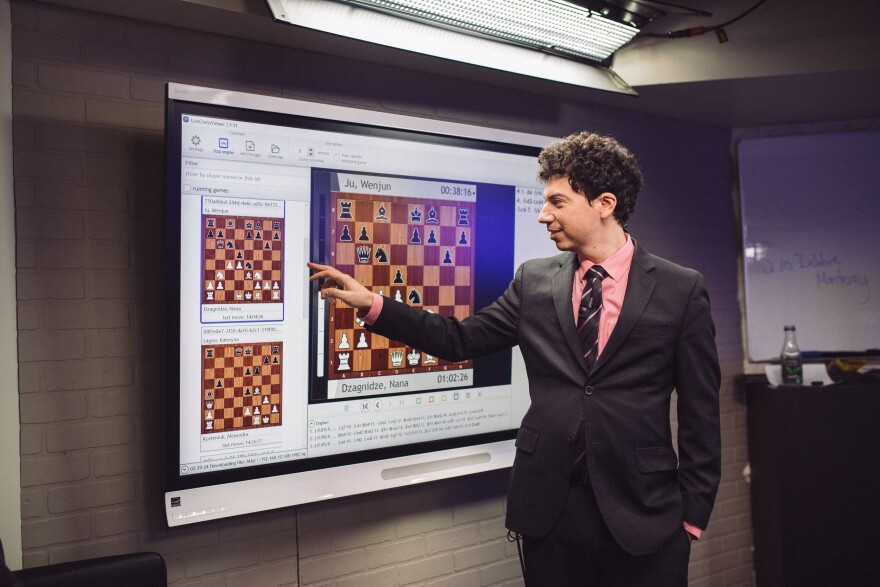 Grandmaster Alejandro Ramirez commentating on the 2020 Cairns Cup matches using online chess software.