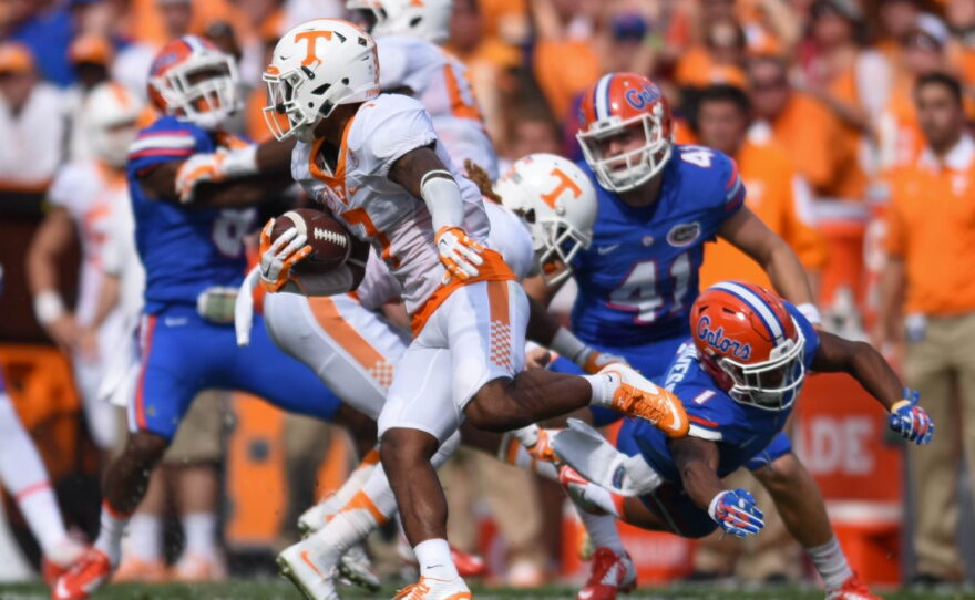 Tennesee wide receiver Preston Williams (7) makes a catch and heads upfield.