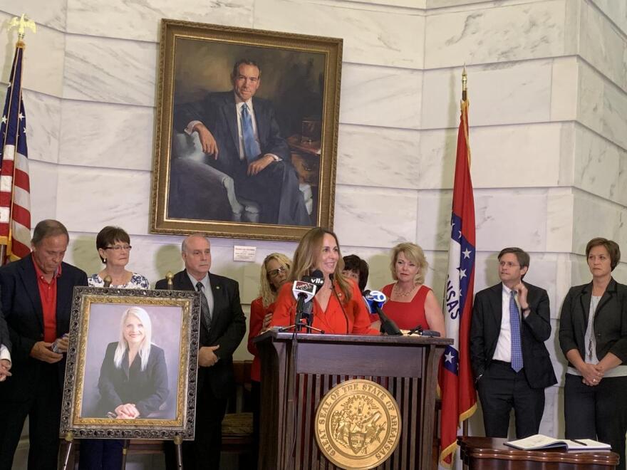 Sen. Missy Irvin spoke on her memories with Linda Collins during her memorial service