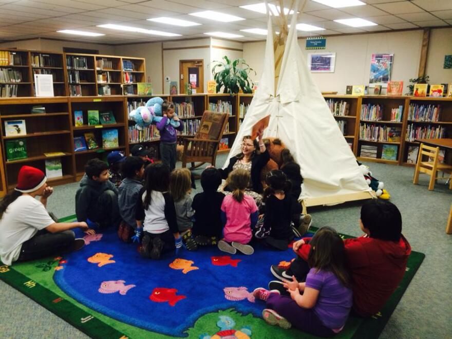  Nk̓͏ʷusm Salish Language School in 2015.