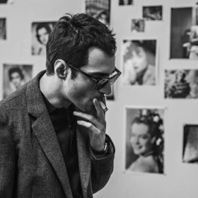 Film still of Guillame Marbeck in the 2025 film Nouvelle Vague.