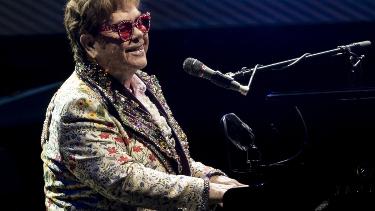 Elton John postpones Texas concerts after testing positive for COVID-19 - Vimarsana News