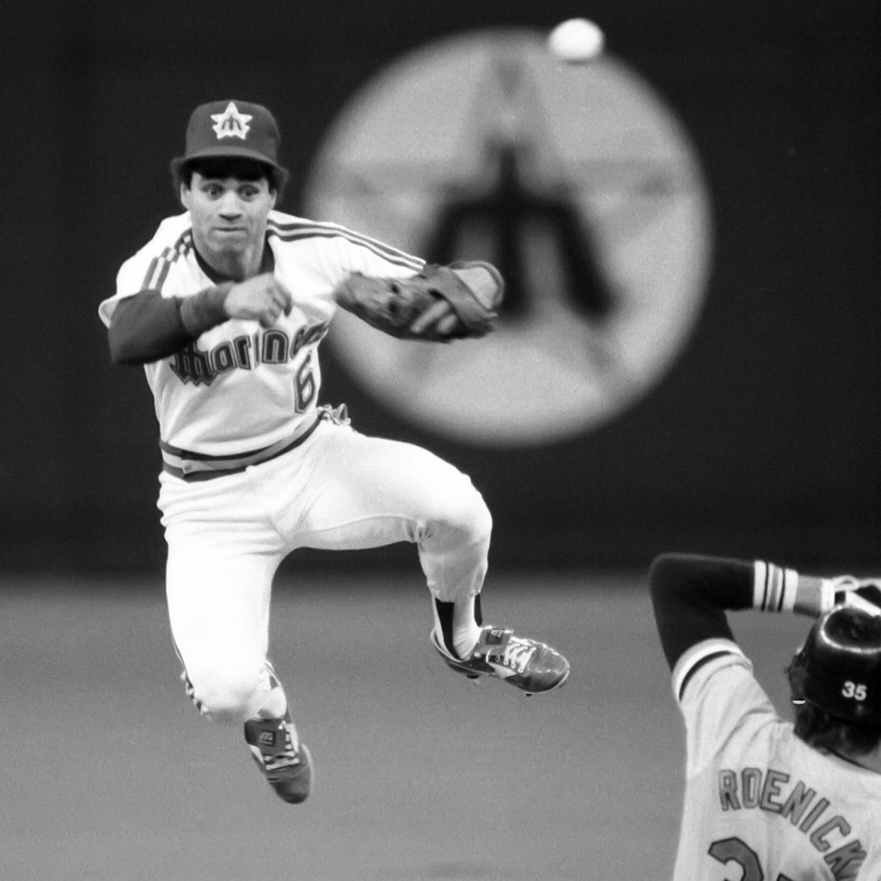 Julio Cruz, early Mariners player who became Spanishlanguage