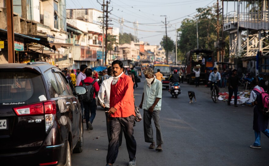 The morning crowd outside Palghar railway station — a mix of commuters and vendors.